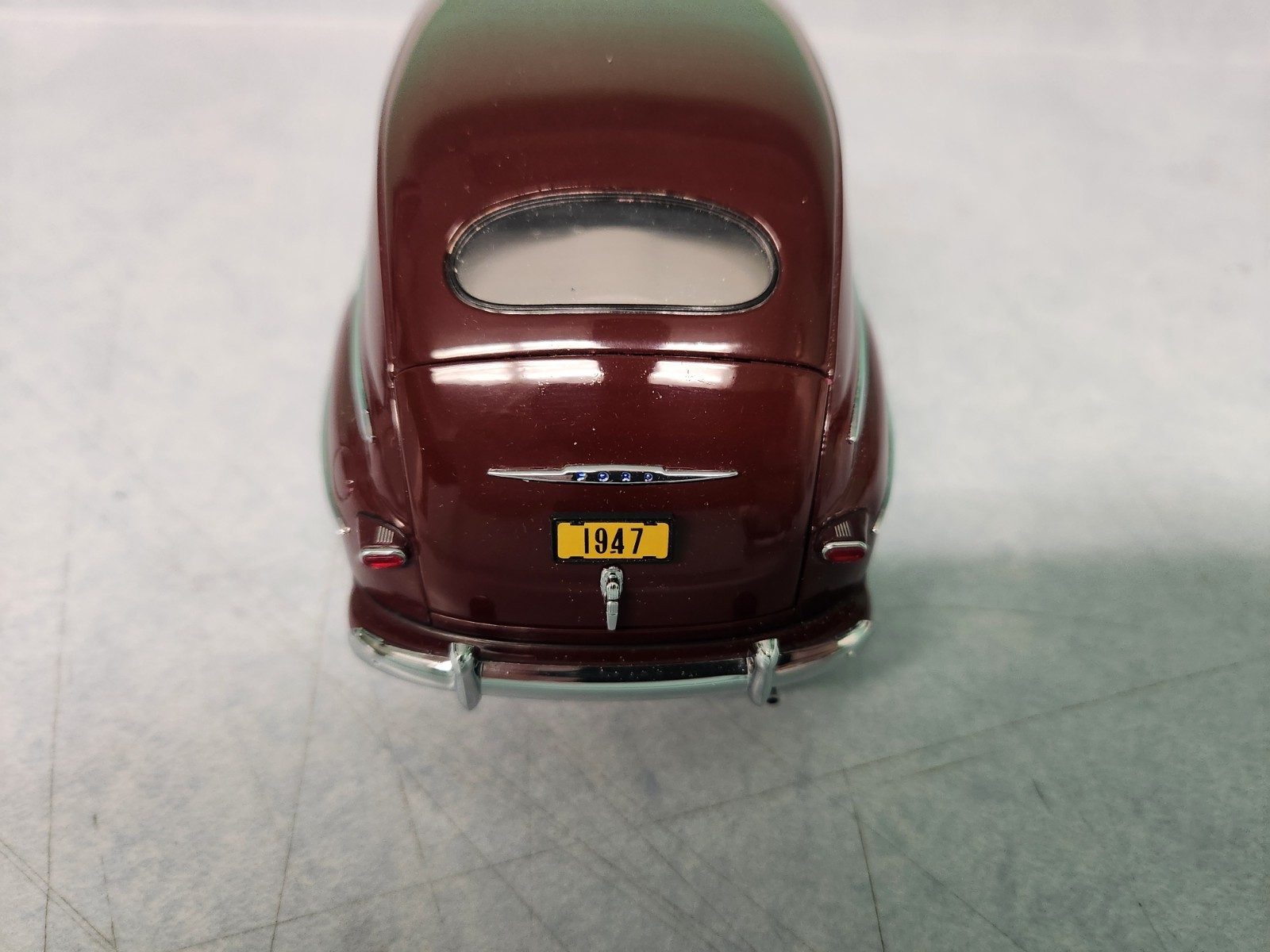 DANBURY MINT 1/24 1947 FORD SUPER DELUXE TUDOR SEDAN CAR BOX PAPERS