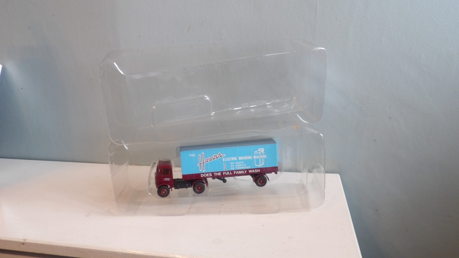 E.F.E. **E19501 HOOVER AEC MAMMOTH MAJOR ARTICULATED BOXVAN LORRY BOXED.