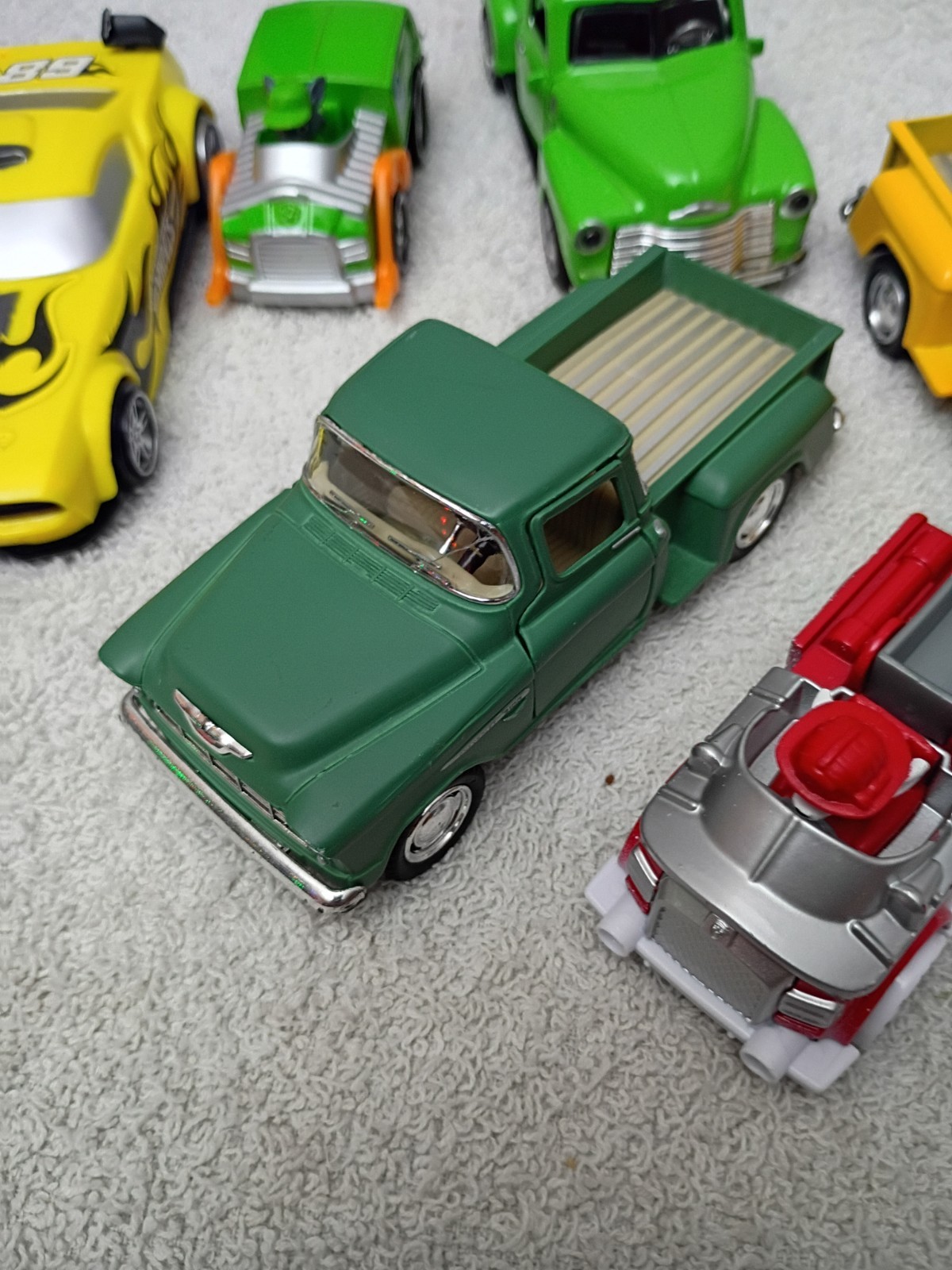 Bag Of Cars And Trucks. Trucks Are 1/32 Die Cast. 55″S And A 53. Others Plastic