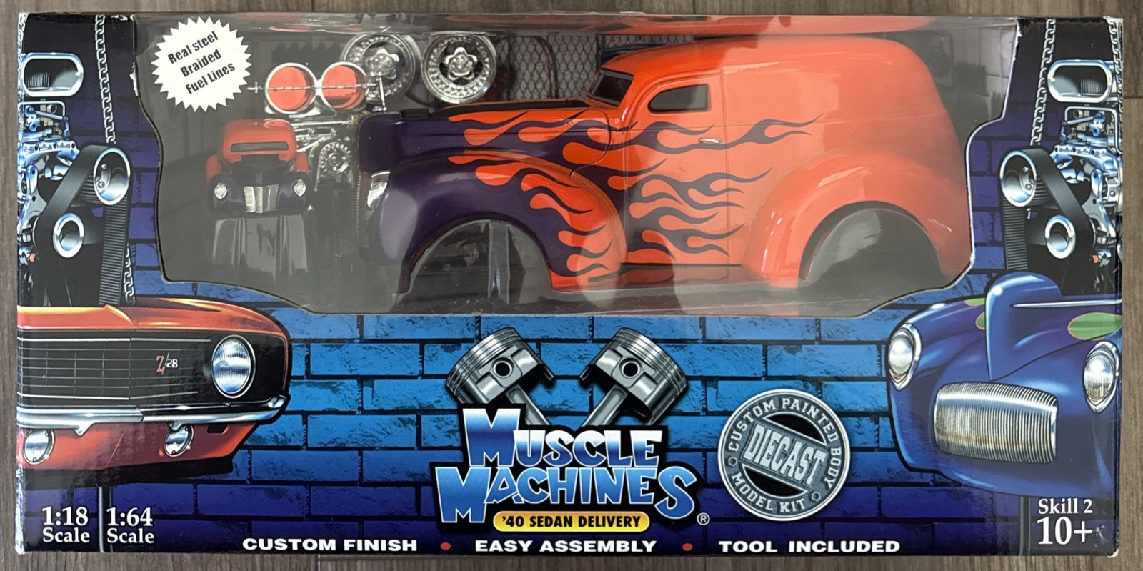 1/18 Muscle Machines – 1940 Ford Sedan Delivery Orange With Flames Build It Kit