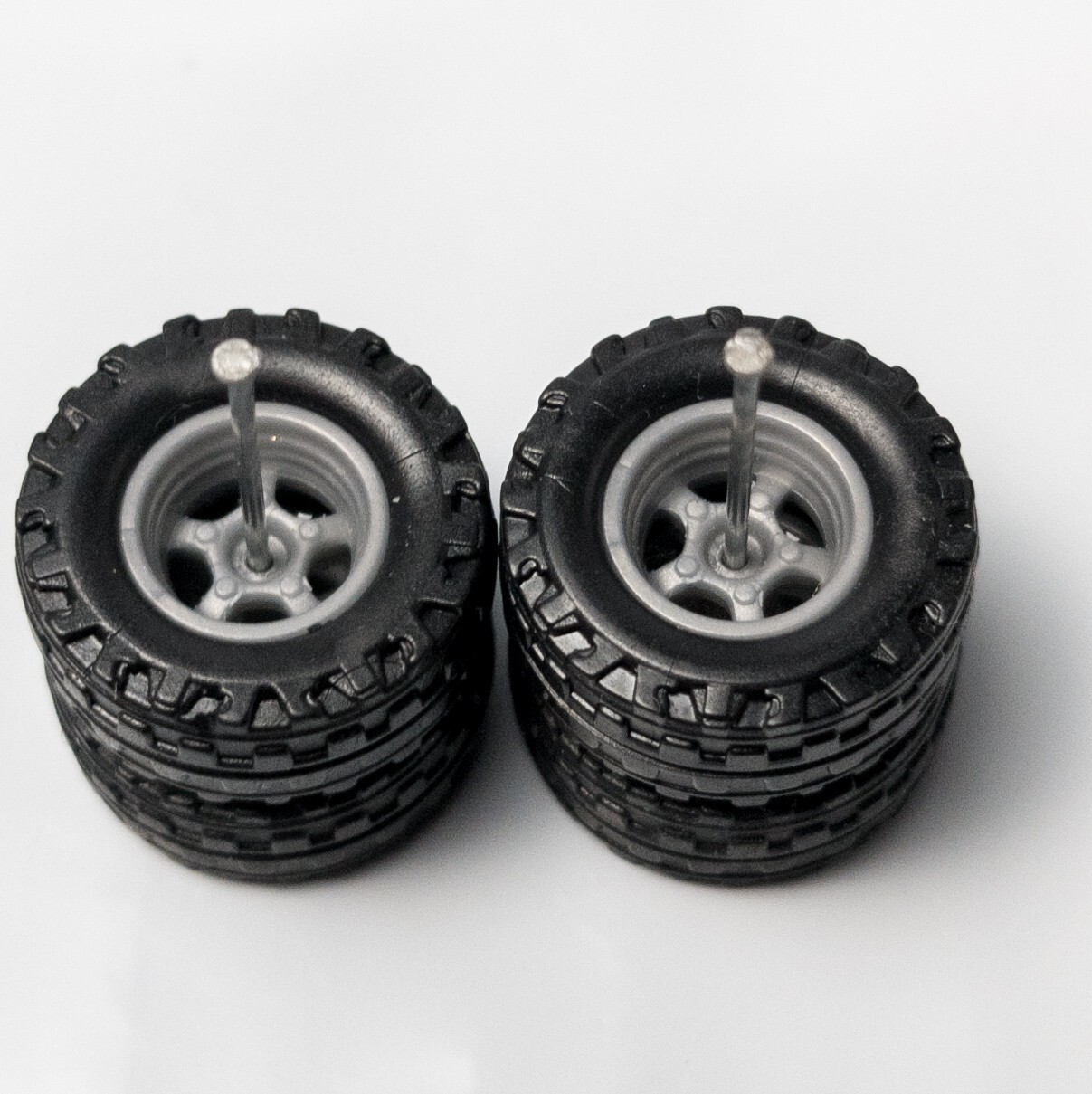 17mm Blackwall 4×4 Truck Tire Sets – Gray 5 Spoke for Hot Wheels