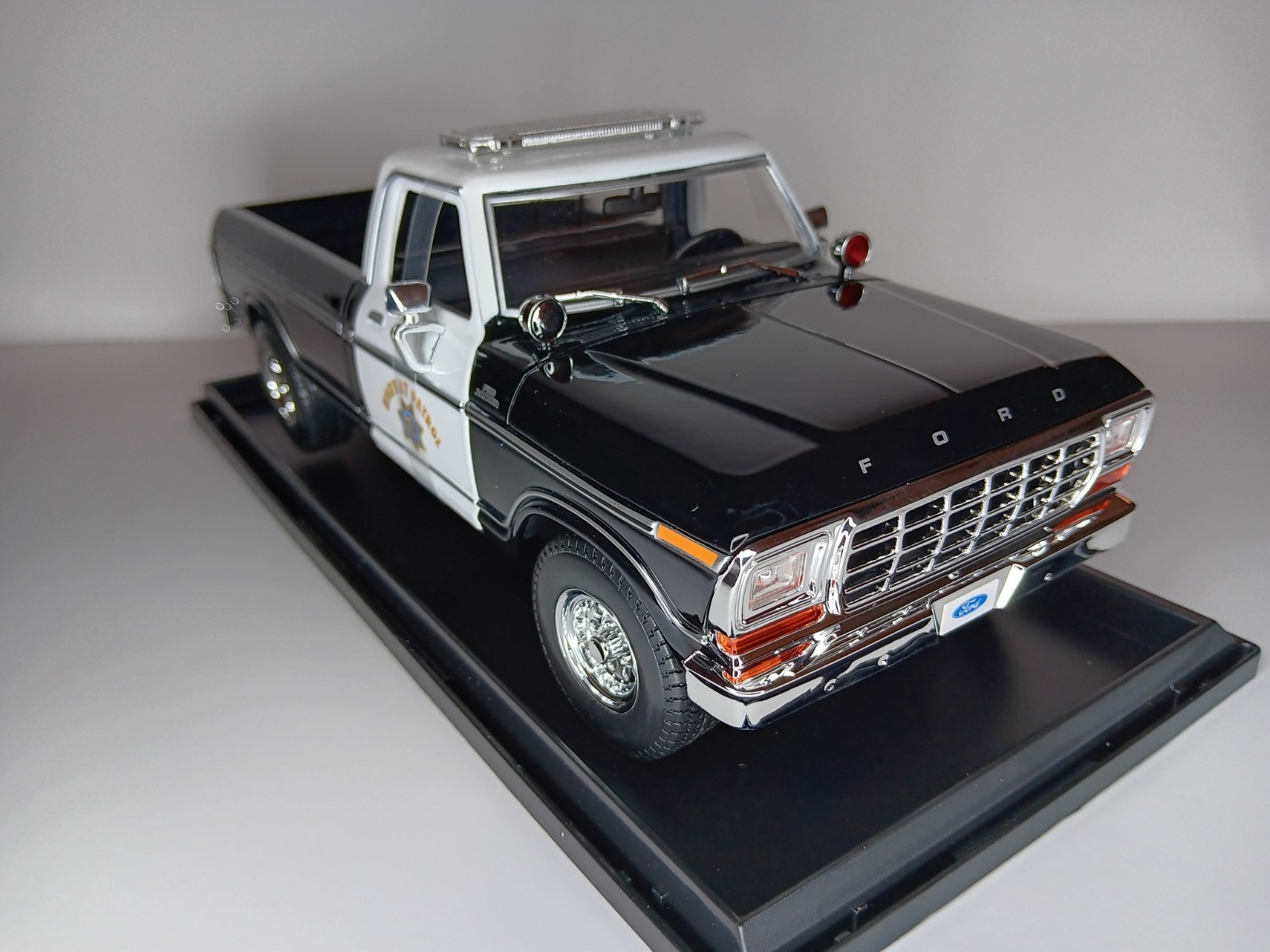 1979 Ford F150 Pickup 1:18 Maisto Exclusive Style Special Edition HighwayPatrol