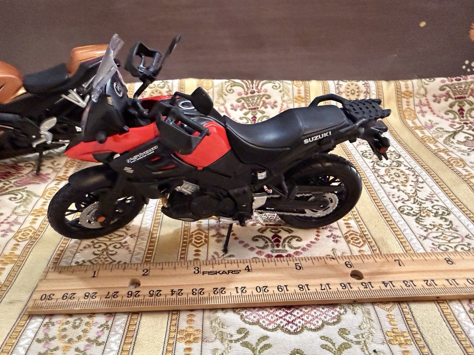 Maisto Suzuki GSX R1000 Bronze 1/12 VStrom 1000 Red Black Diecast LOT of 2