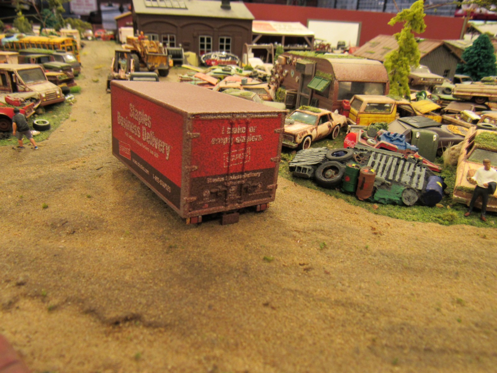 CUSTOM BUILT WEATHERED RUSTY JUNK YARD SEMI TRAILER PARTS CONTAINER 1:64/STAPLES