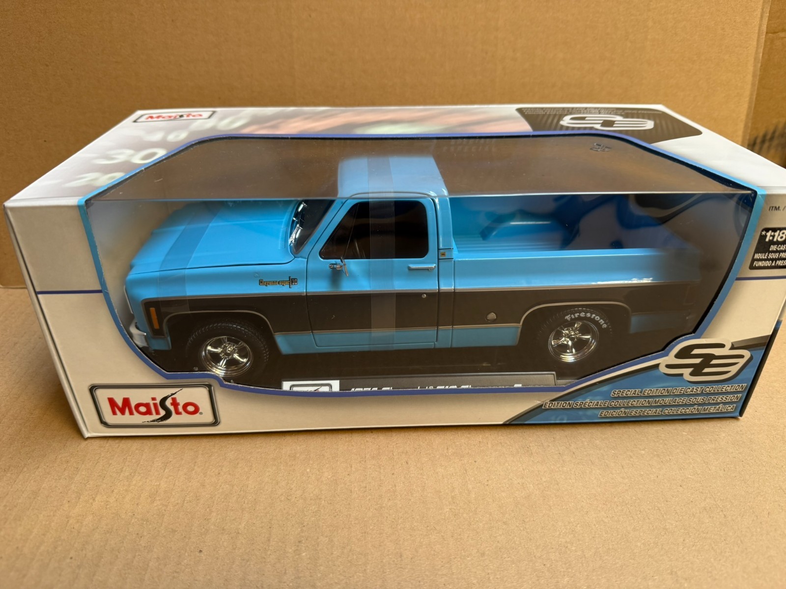 MAISTO CHEVROLET C10 CHEYENNE SUPER SQUAREBODY BLUE 1/18