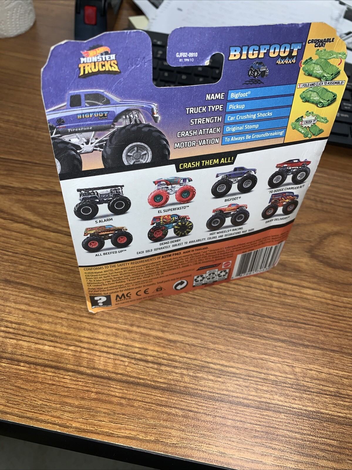 2020 Hot Wheels Monster Trucks Live Bigfoot Giant Wheels with Crushable Car