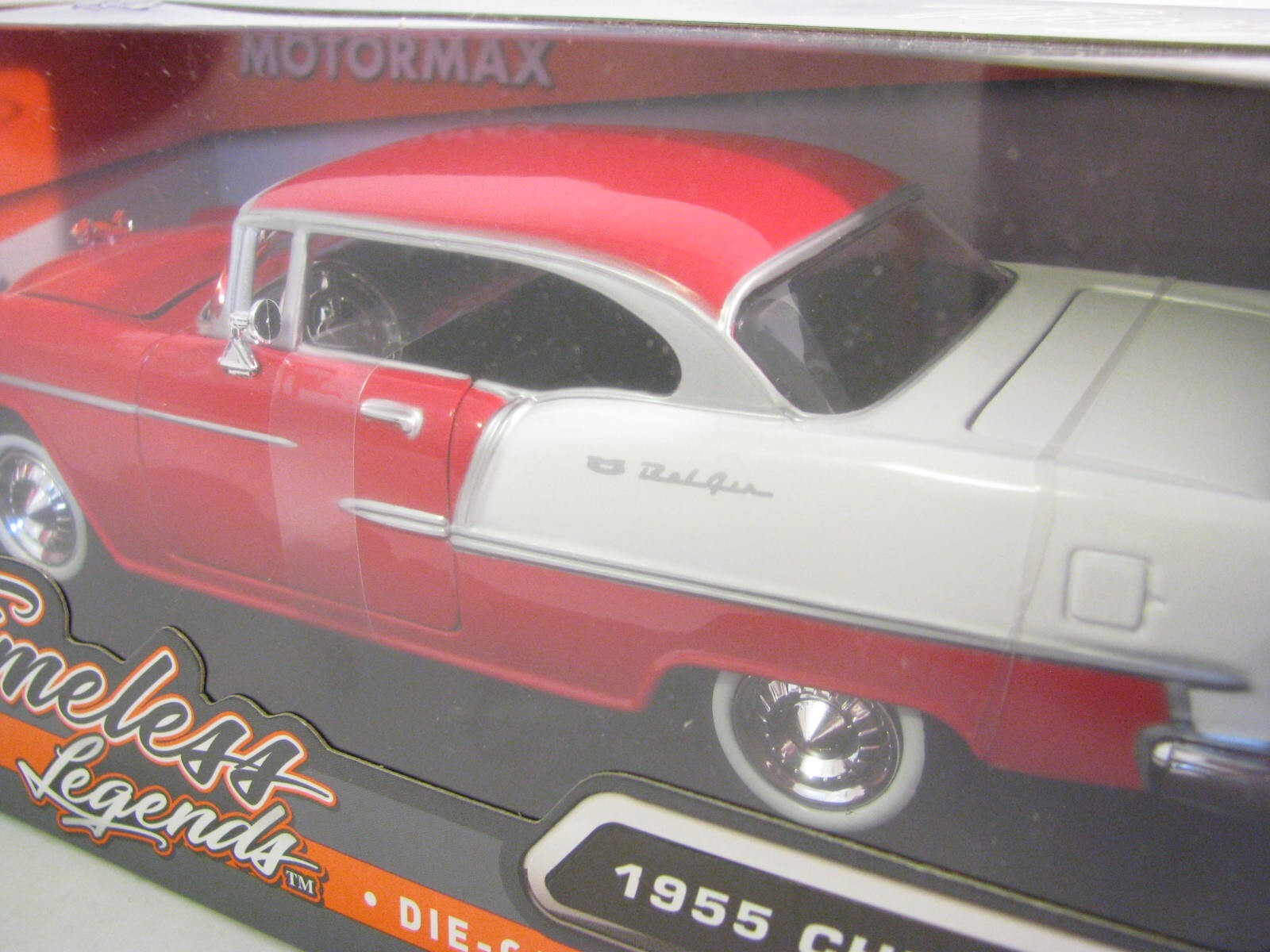 MotorMax 1955 Chevy Bel Air Red And White 1:24 Diecast Model PREOWNED