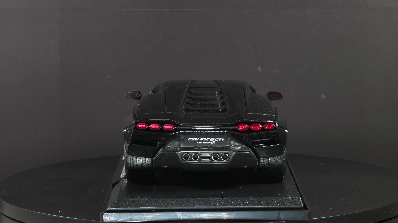 Lamborghini Countach LPI 800-4 1:18 Maisto Exclusive Style Special Edition Black