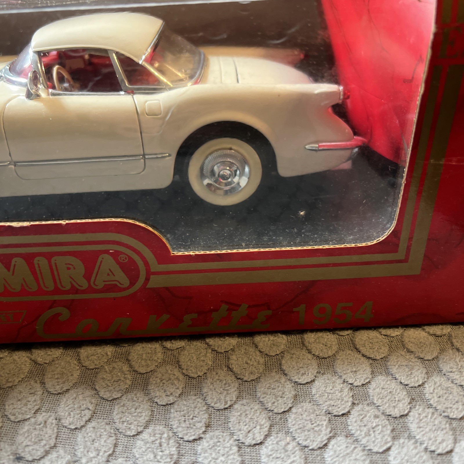 MIRA 1953 Chevy Corvette 1:18 w/Black Top – GOLDEN LINE New