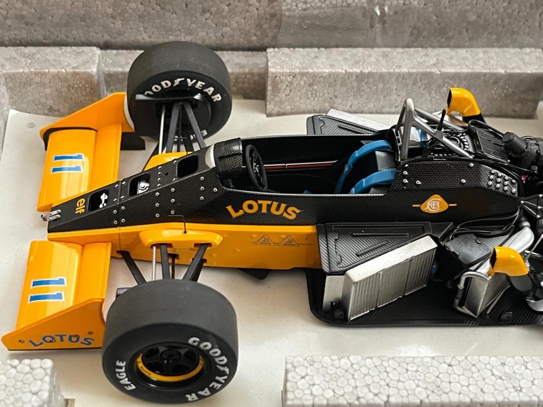 AUTOart 1/18 88726 Team Lotus Type 99T F1 1987 S.Nakajima #11 Diecast Model Used