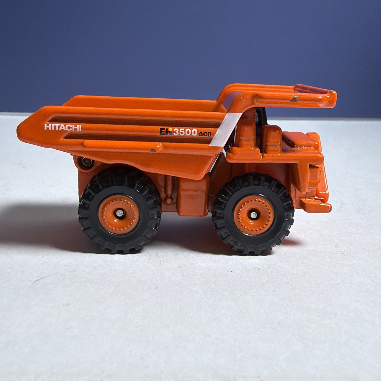 Takara Tomy Tomica #102 Hitachi Rigid Dump Truck EH3500AC II 1/185 Scale