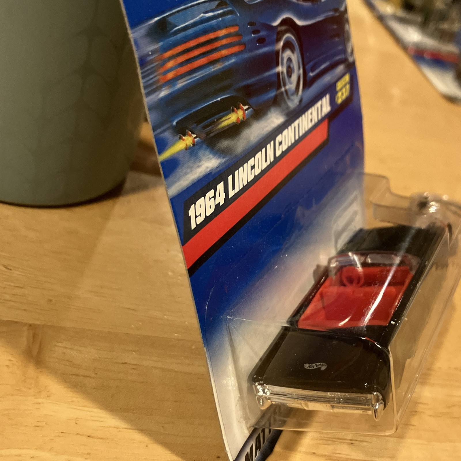 Hot Wheels 1964 Lincoln Continental 1:64 Black/Red Diecast Unopened Box 2000