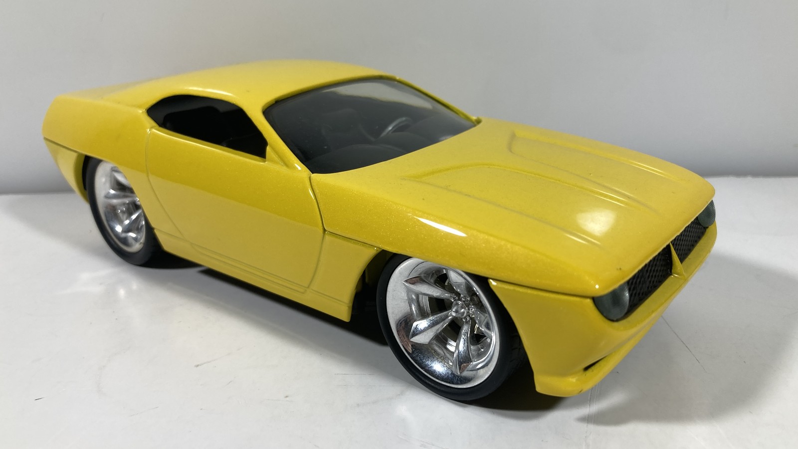 Classic Metal Works PsyCuda Yellow Custom Hot Rod Diecast Car 1:24 Thom Taylor