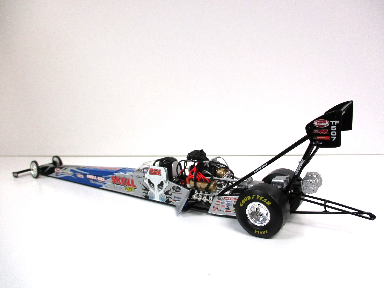 ACTION – MELANIE TROXEL SKULL GEAR TORCO 2006 NHRA TOP FUEL DRAGSTER 1/24
