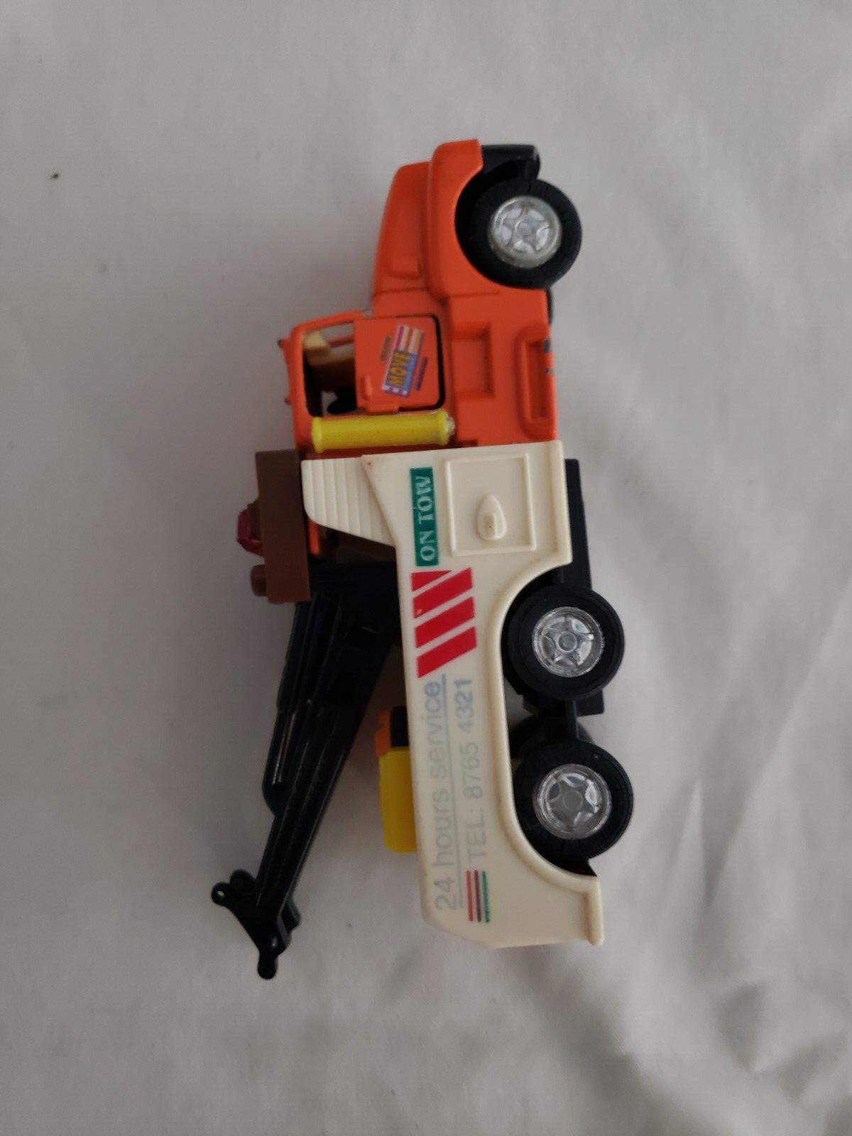 Kintoy Tow Truck Wrecker – 4.75″ – NON WORKING Friction Truck AS IS