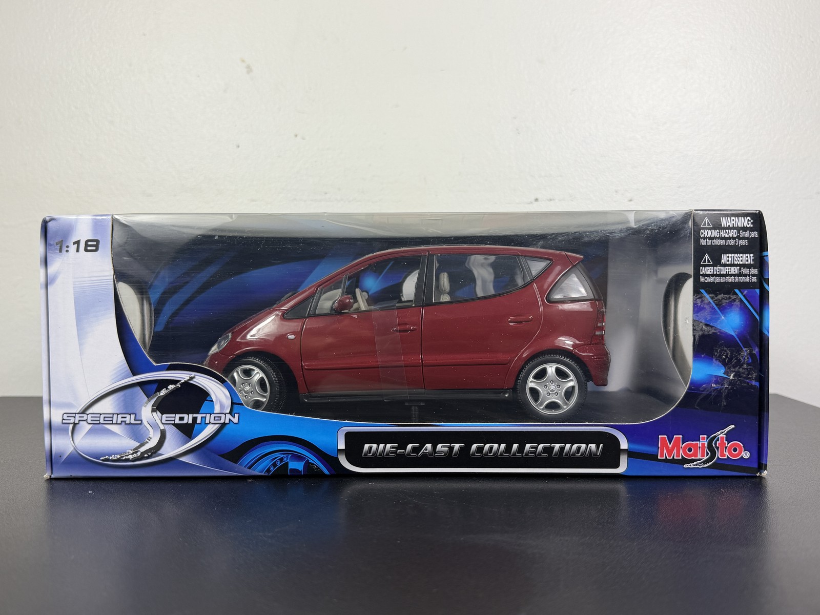 Maisto Special Edition 1:18 Mercedes-Benz A-Class Long Version Diecast Car Red