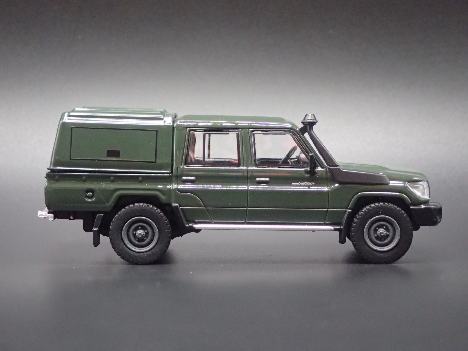 TOYOTA LAND CRUISER 70 SERIES DOUBLE CAB LC79 TRUCK 1/64 SCALE DIECAST MODEL CAR