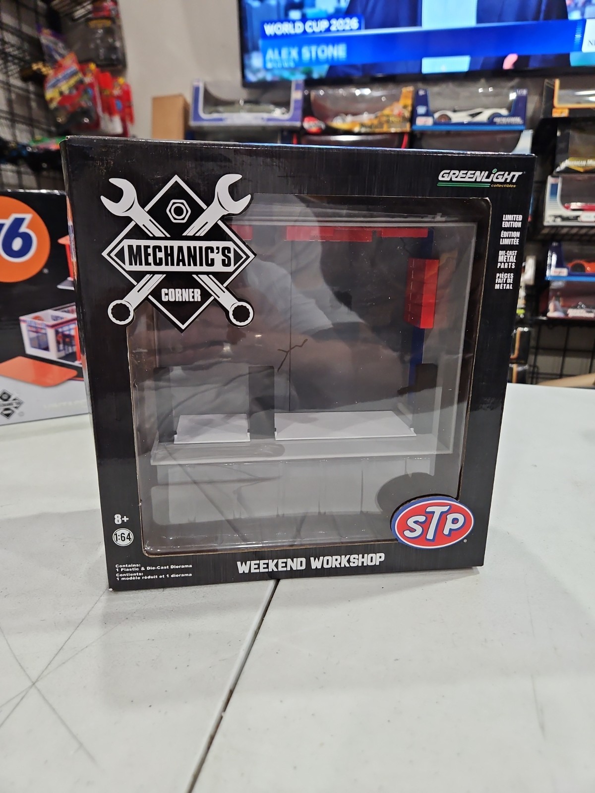 Greenlight Mechanic’s Corner Weekend Workshop STP Limited Edition NEW 1:64 57011