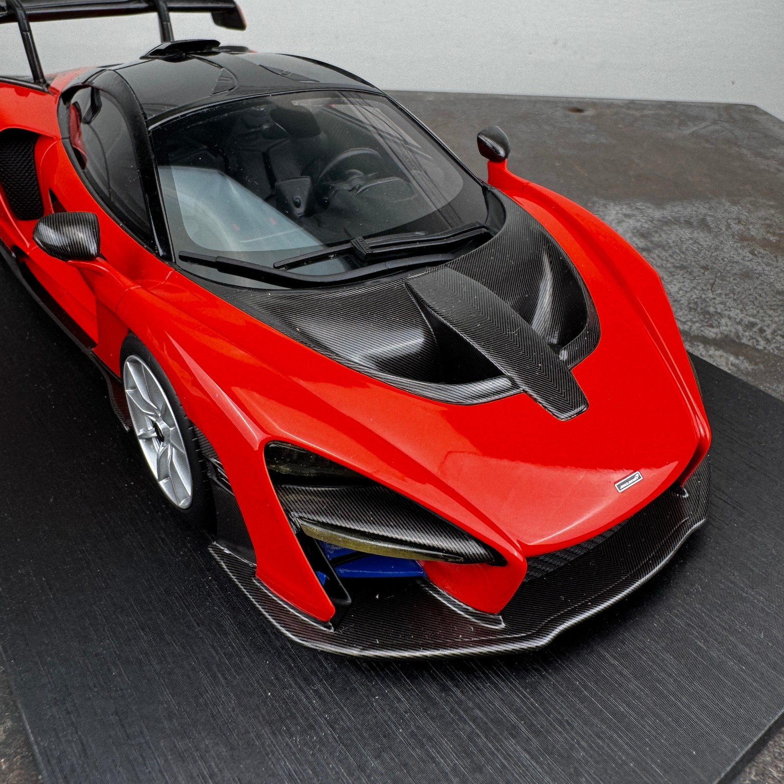 TRUESCALE MINIATURES – McLAREN SENNA 1:18 Mira Orange – No. 180EMI5