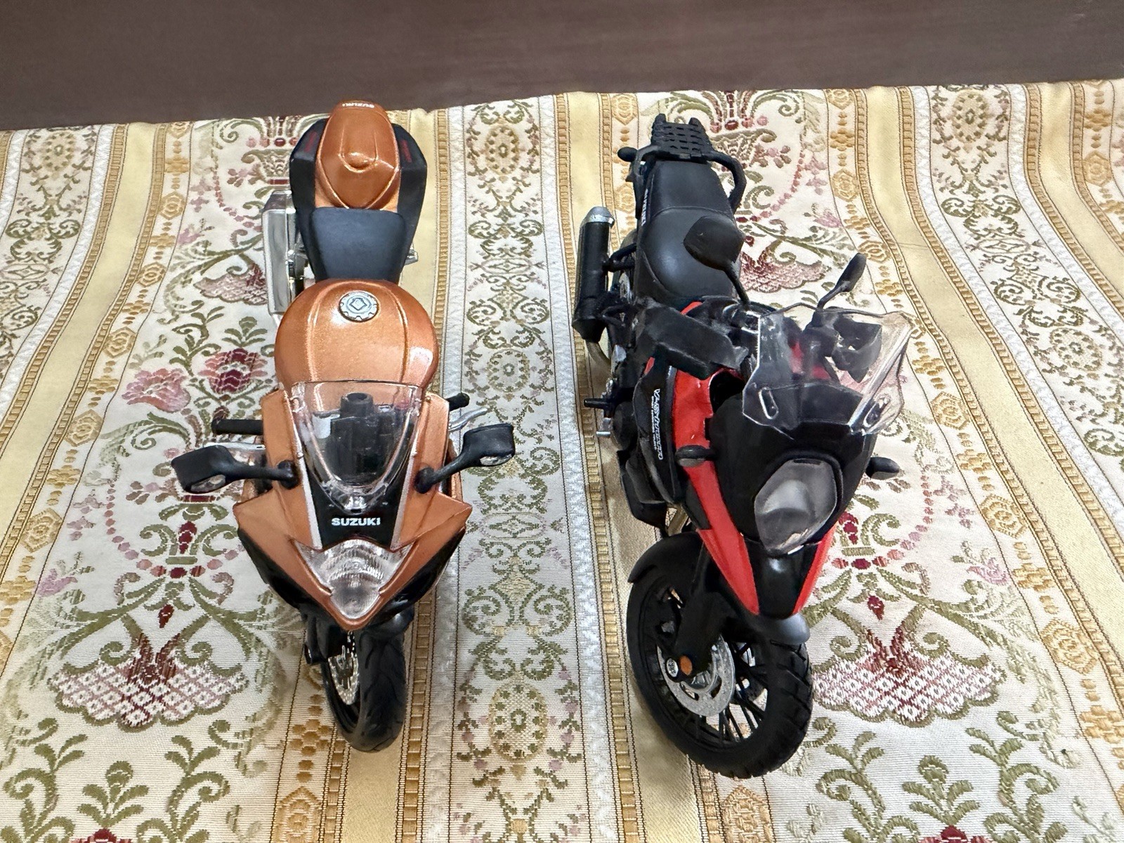 Maisto Suzuki GSX R1000 Bronze 1/12 VStrom 1000 Red Black Diecast LOT of 2