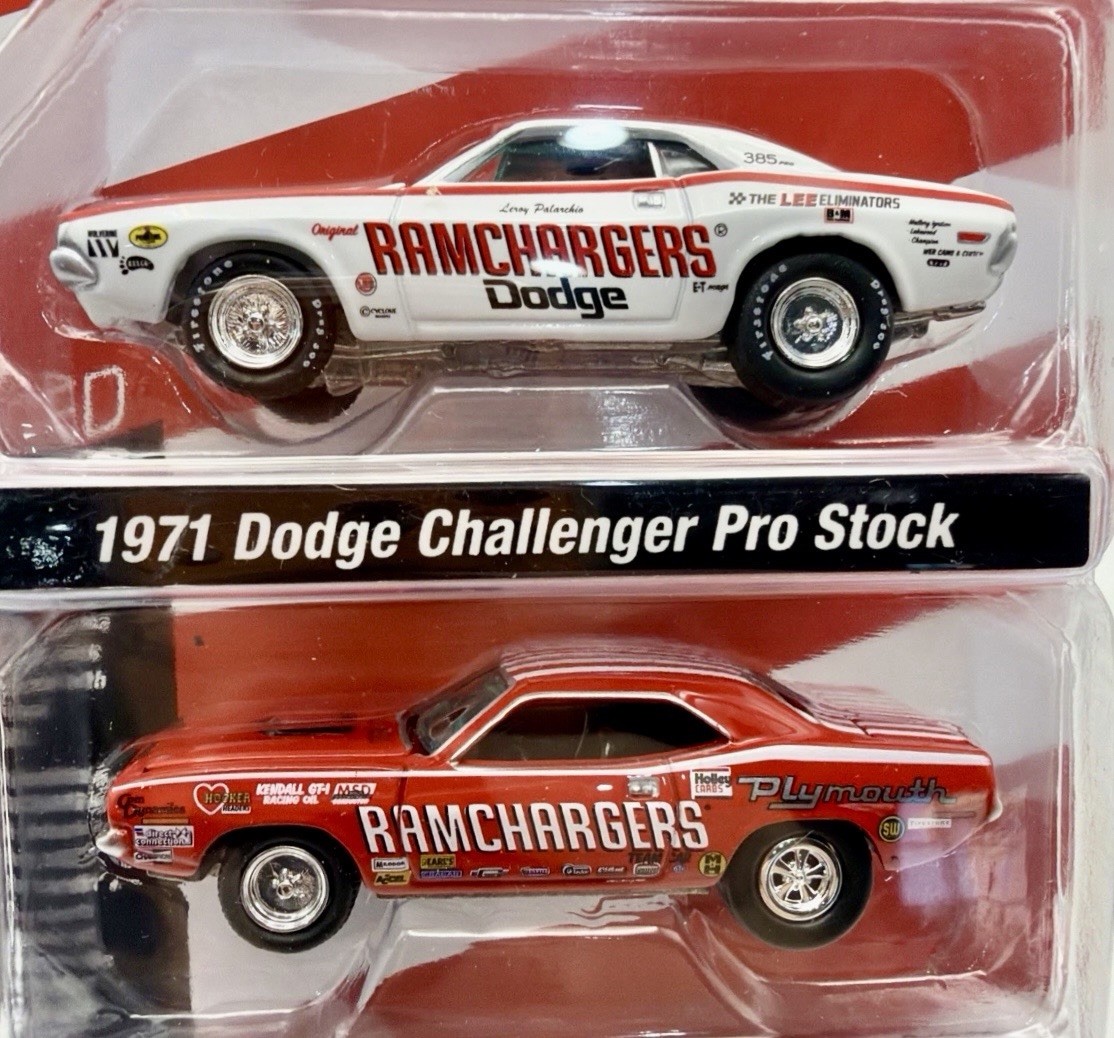 🔥NEW IN BOX Johnny Lightning 2 Pack 1971 Dodge Challenger 1970 Plymouth Cuda🔥