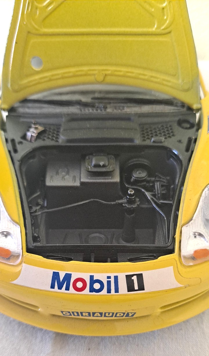 Burago 1/18 Scale Diecast – 3395 Porsche 911 GT3 CUP Giraudy
