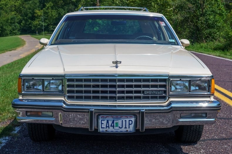 1985 Chevrolet Caprice Estate Station Wagon White/Wood in 1:18 scale by MCG