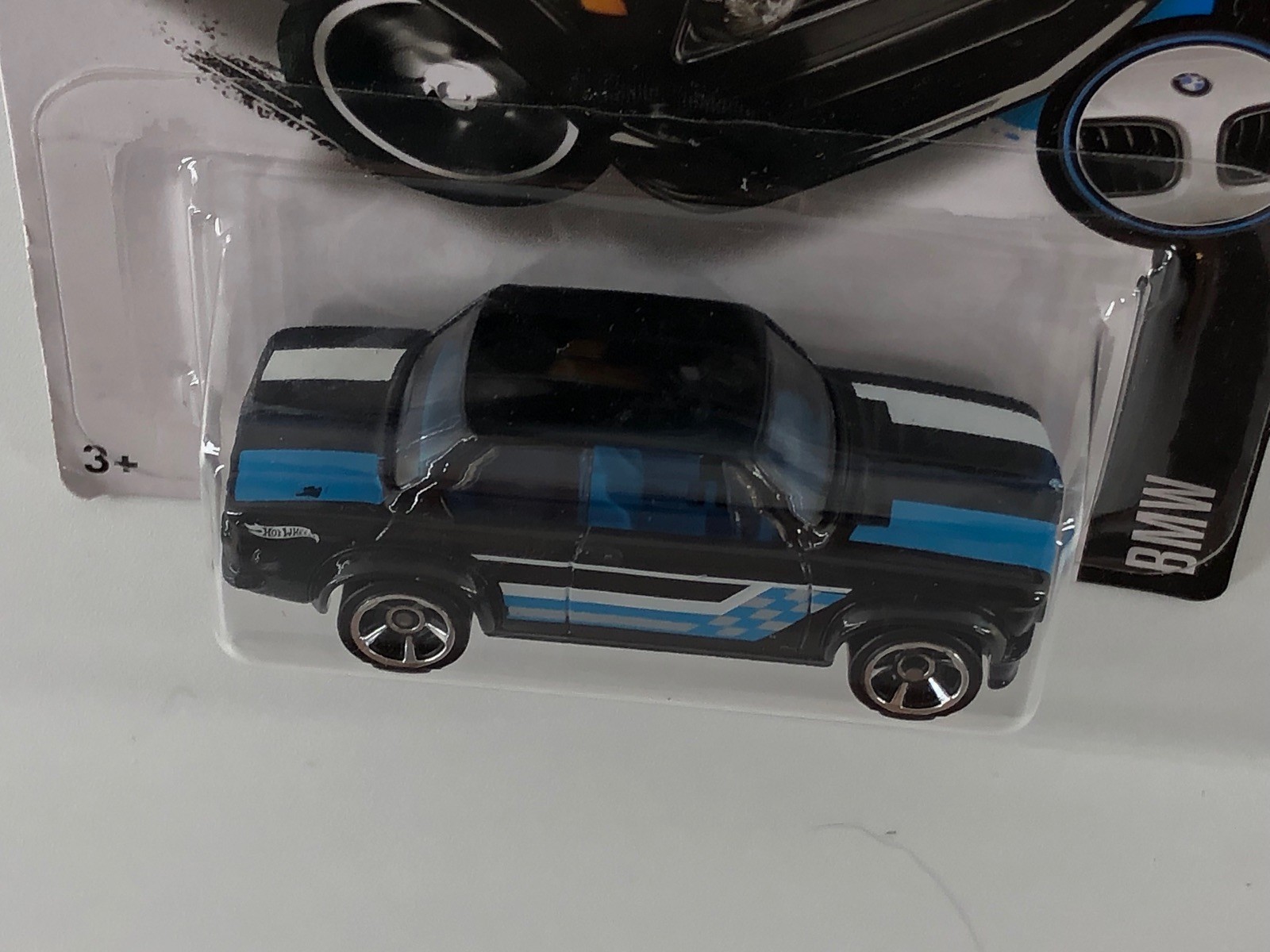 Hot Wheels BMW 2002 Black Blue BMW 1/5 186/250