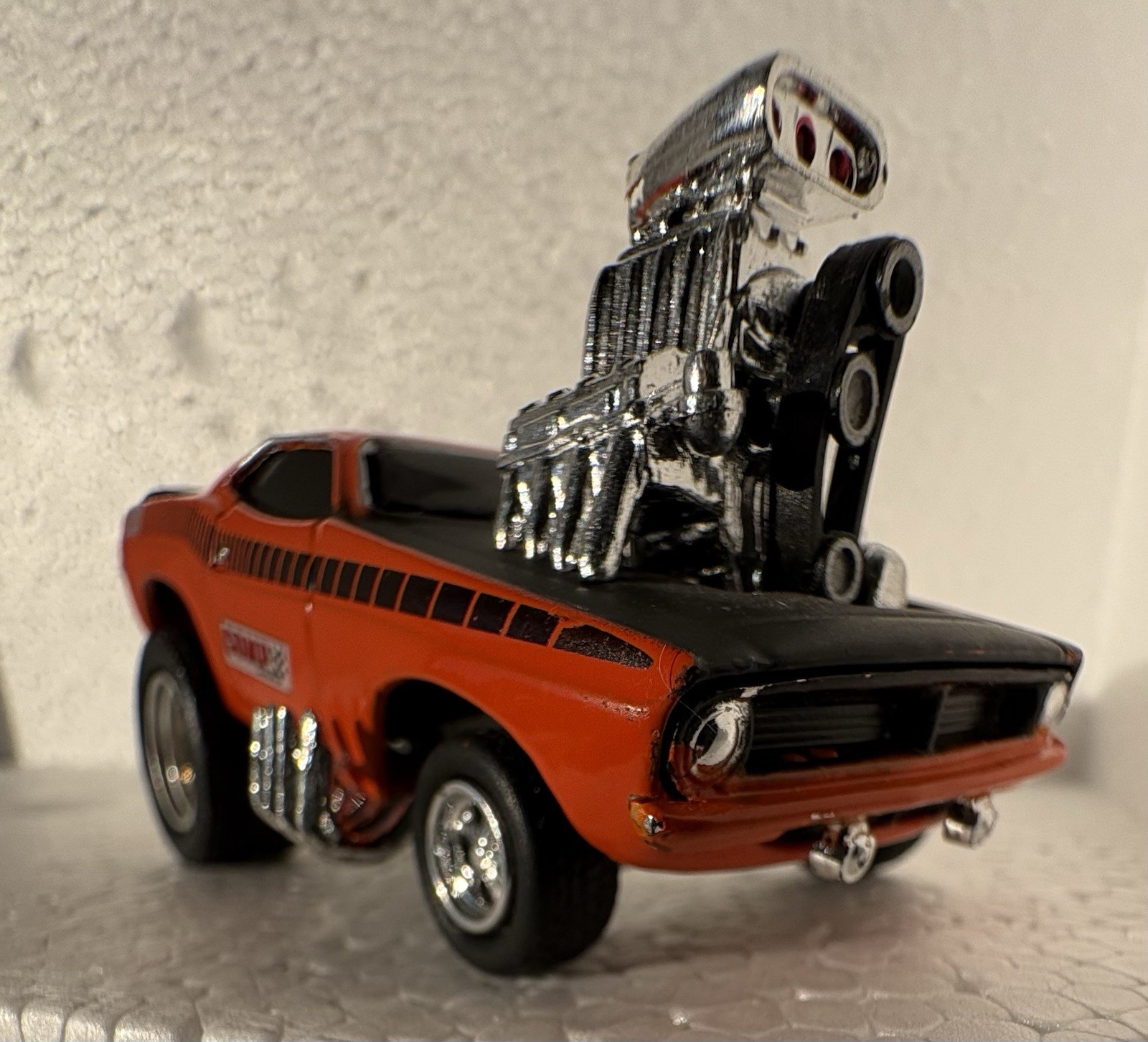 Muscle Machines 1970 Plymouth Barracuda AAR ‘Cuda 2000 Original Funline 1/64