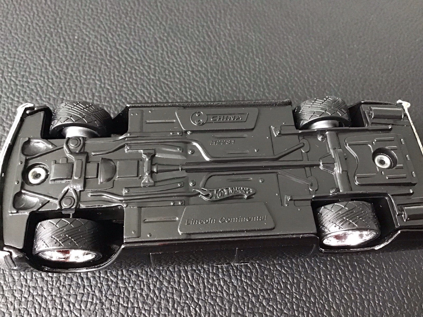 1/50 HOT WHEELS DROPSTARS 1961/62/63/64 LINCOLN CONTINENTAL BLACK