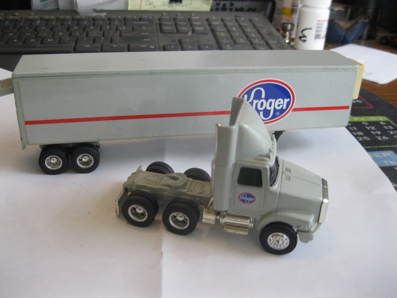 Vintage 1992 ERTL Kroger Tractor Trailer Semi Truck 1/64 Diecast Toy
