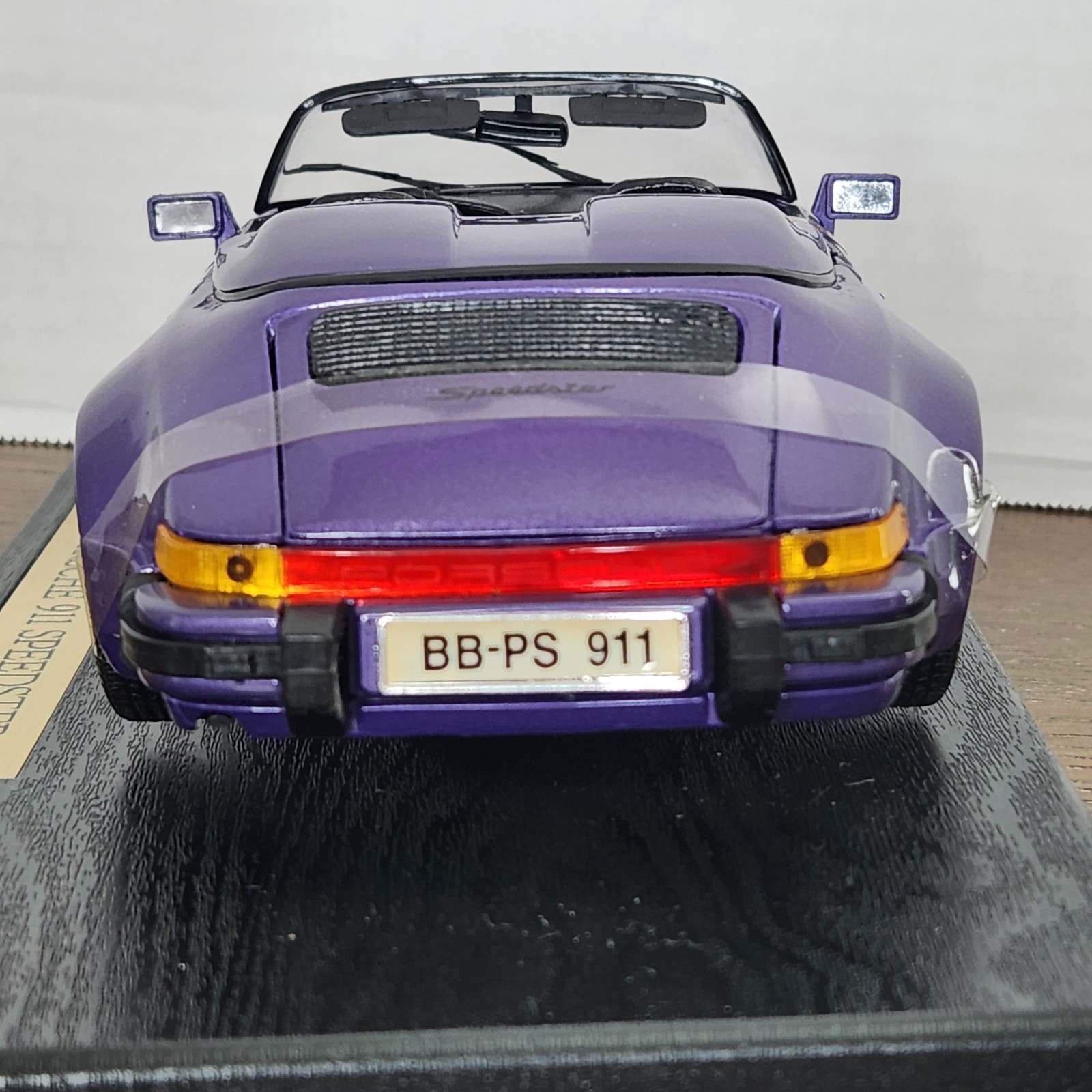 Maisto 1989 Purple Porsche 911 Speedster 1:18 Die Cast With Stand New Open Box