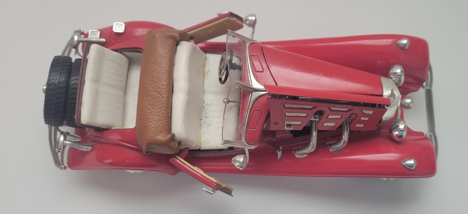 1936 Mercedes Benz 500 K Roadster 1:20 by Bburago Model #3020 with Stand