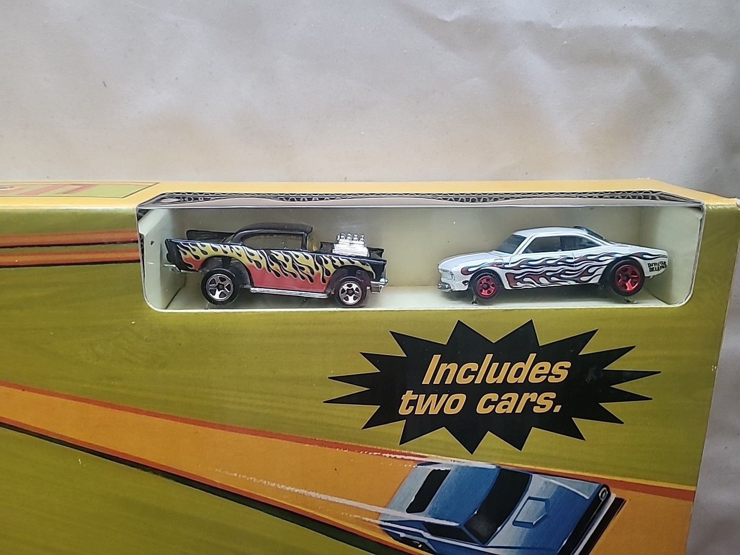 Hot Wheels Classics Hot Curves Race Action Set Complete With 2 CarsUnopened Box.