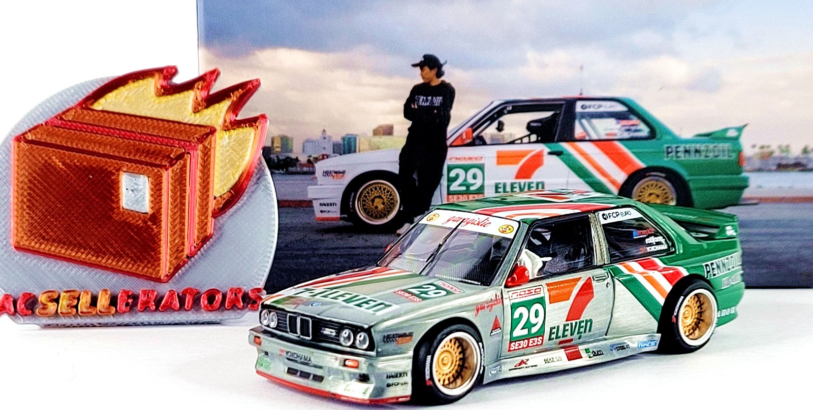 Kaido House x Mini GT BMW M3 E30 Larry Chen V1 7-Eleven KHMG217 🟥🟩⬜ CHASE 🏆