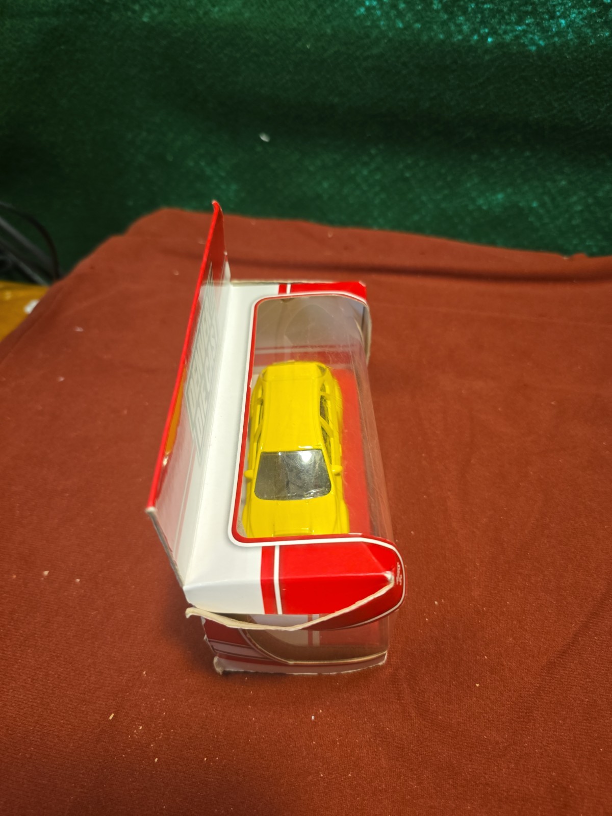 DIENVER DIE CAST COLLECTIBALE CAR.