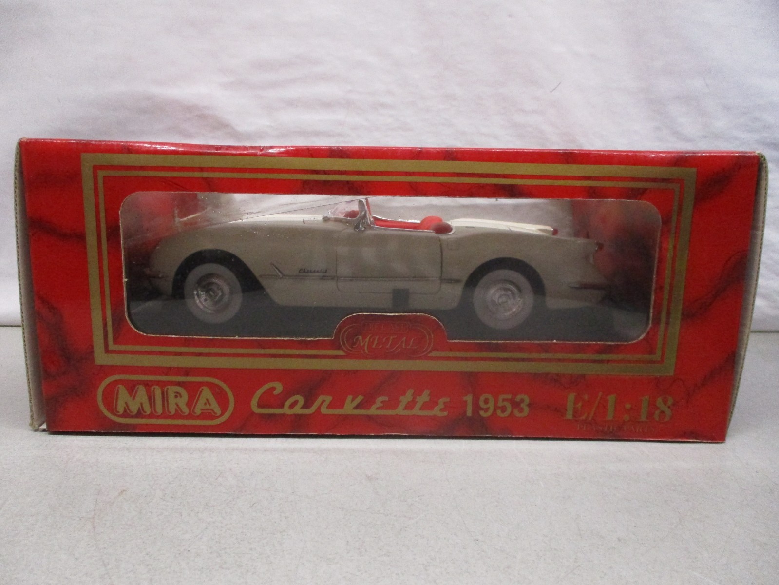Mira Golden Line 1953 Chevrolet Corvette 1/18