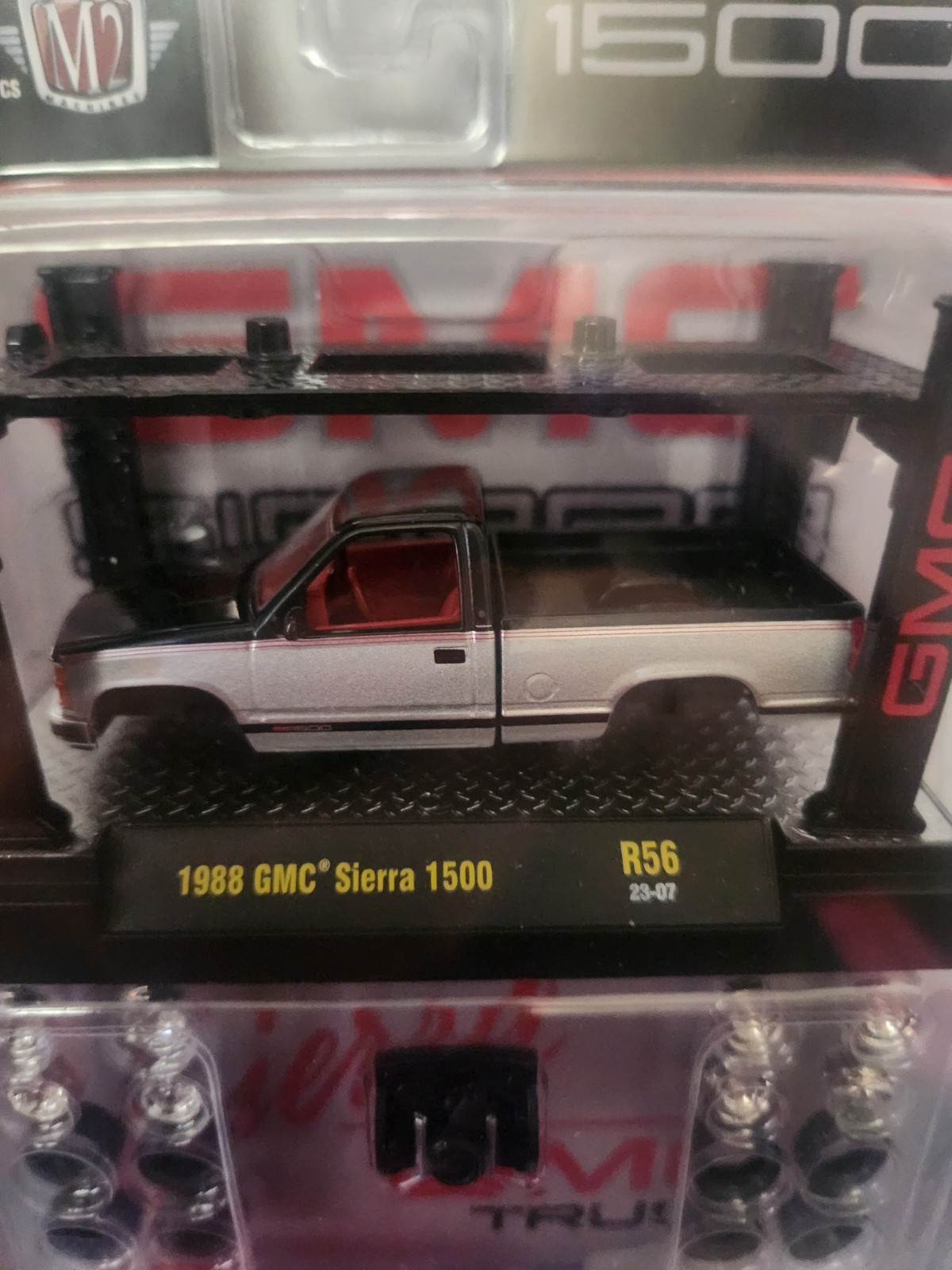 M2 Machines 1988 GMC Sierra 1500 Model Kit Silver Black R56 23-07 OBS PICKUP