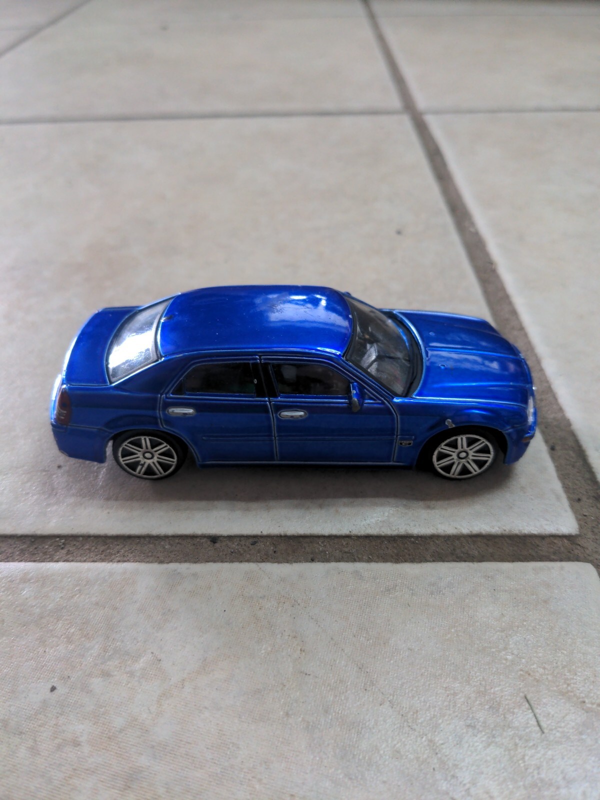 HTF Maisto 2005 Chrysler 300C Hemi 1:43 Scale DieCast Car Playerz Blue Chrome