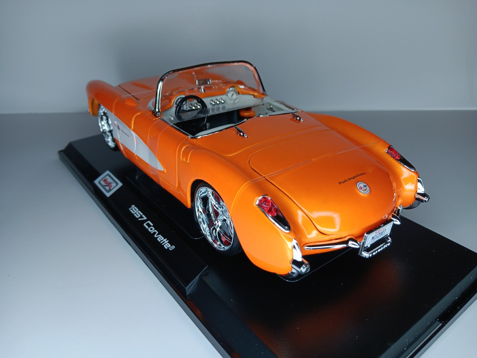 1957 Corvette 1:18 Maisto Exclusive Style Special Edition – Orange