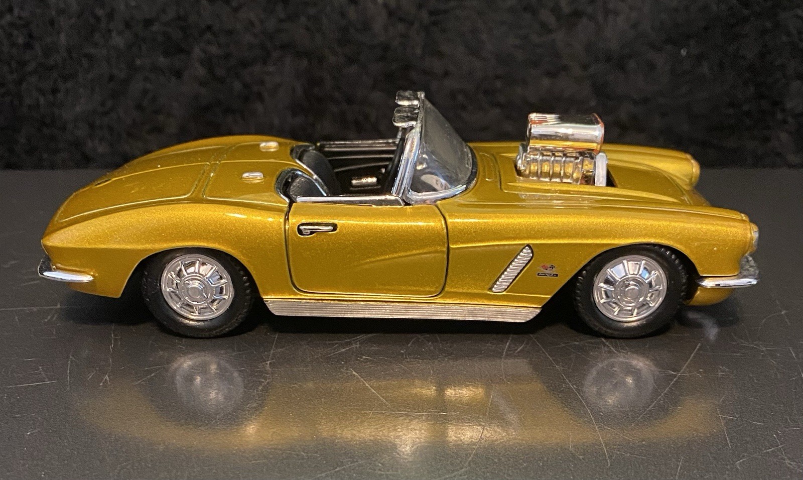 1962 Gold Chevrolet Corvette Convertible 1/32 Scale. SS 5750. Pullback action.