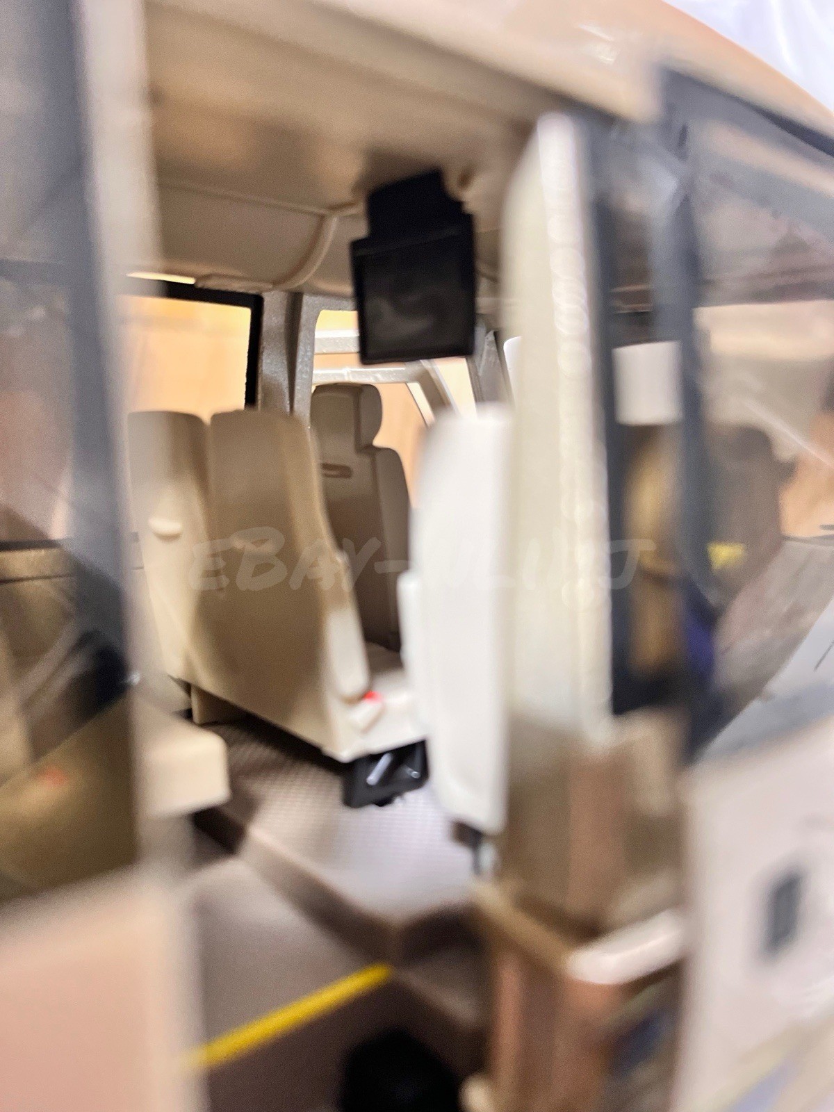 1:24 Scale Golden Dragon Coaster Minibus Diecast Model Car