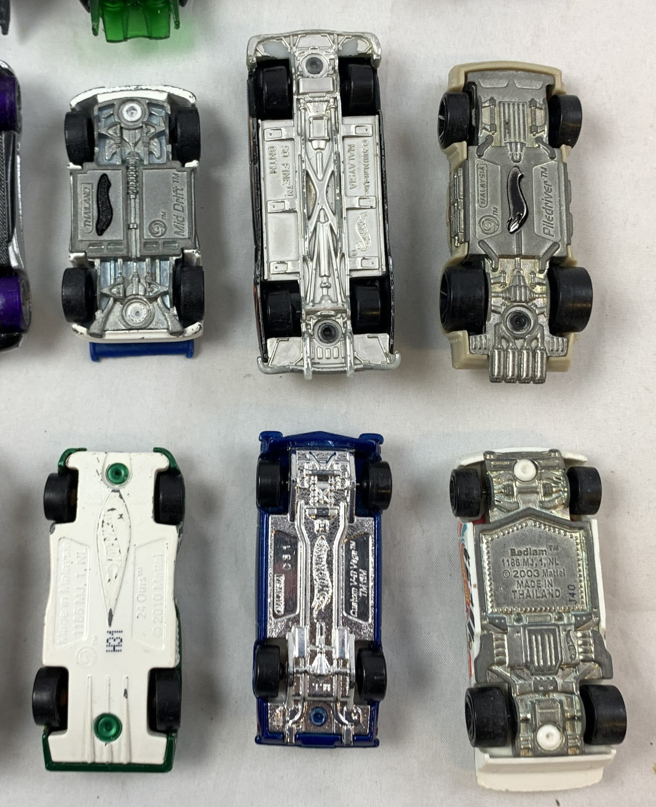 Mattel Hot Wheels Bundle 20 Cars Collection Batmobile AcceleRacers Piledriver