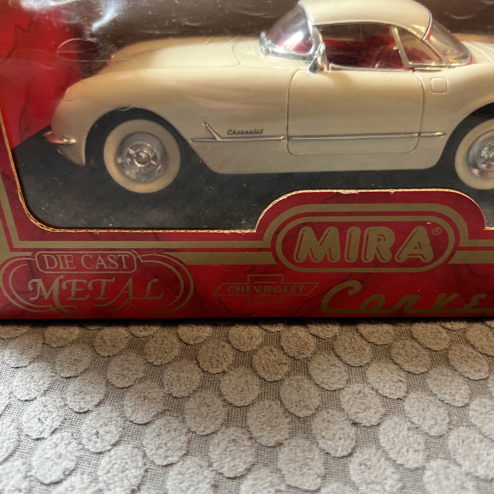 MIRA 1953 Chevy Corvette 1:18 w/Black Top – GOLDEN LINE New