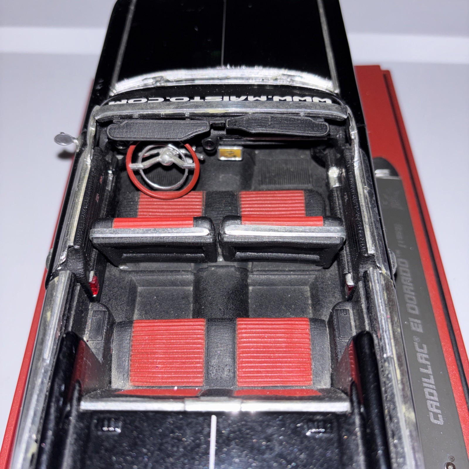 Maisto 1:18 1959 Cadillac Eldorado Biarritz Custom Shop Black with Stand