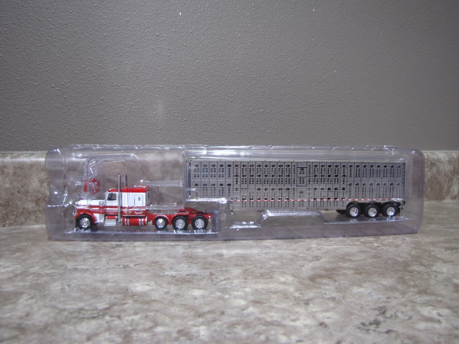 DCP 1/64 Dry Creek Red White Tri-Axle Peterbilt 389 Wilson Livestock 60-1050