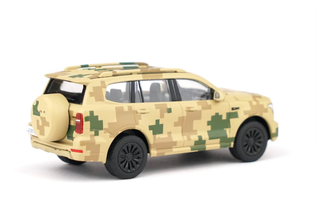 XCARTOYS 1:64 Camo Tank 500 Sports ORV City SUV Model Diecast Metal Car