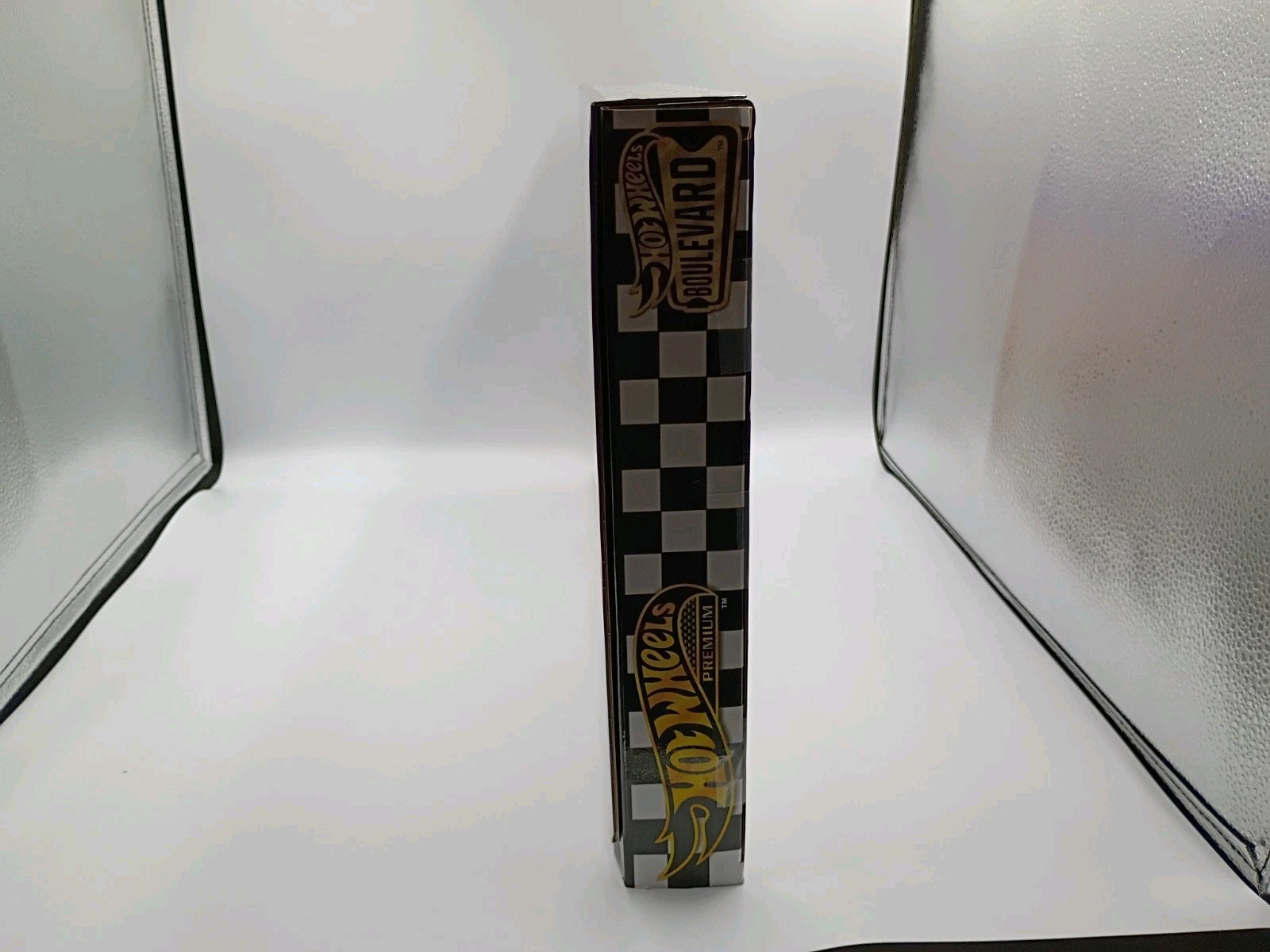 2024 Hot Wheels Boulevard 25-Car Premium Die-Cast 1:64 Real Riders Metal SEALED