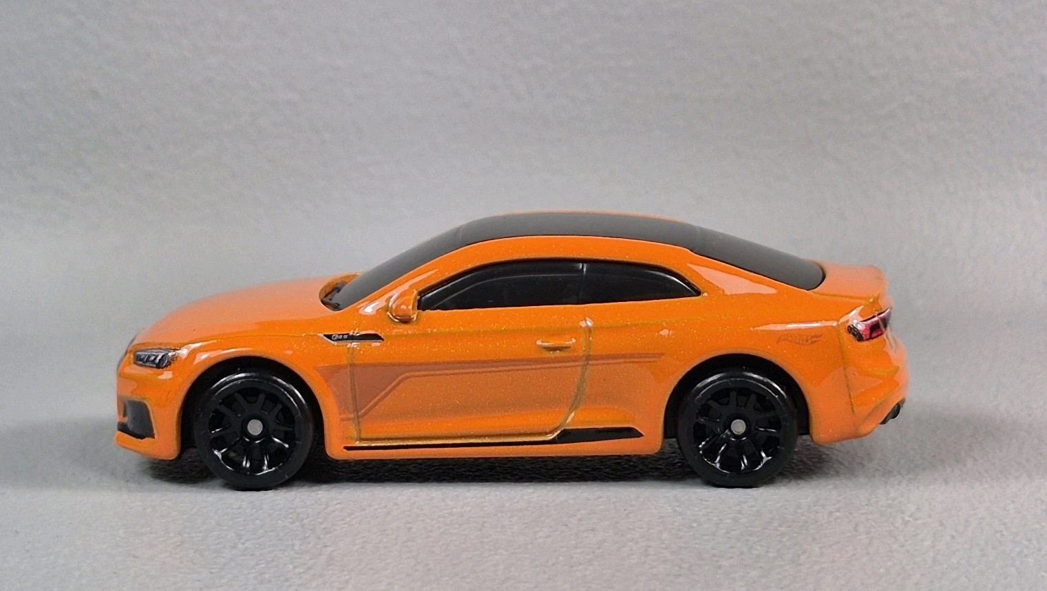 AUDI RS 5 COUPE Diorama Collectible DieCast Model Car 1:64 Orange LOOSE