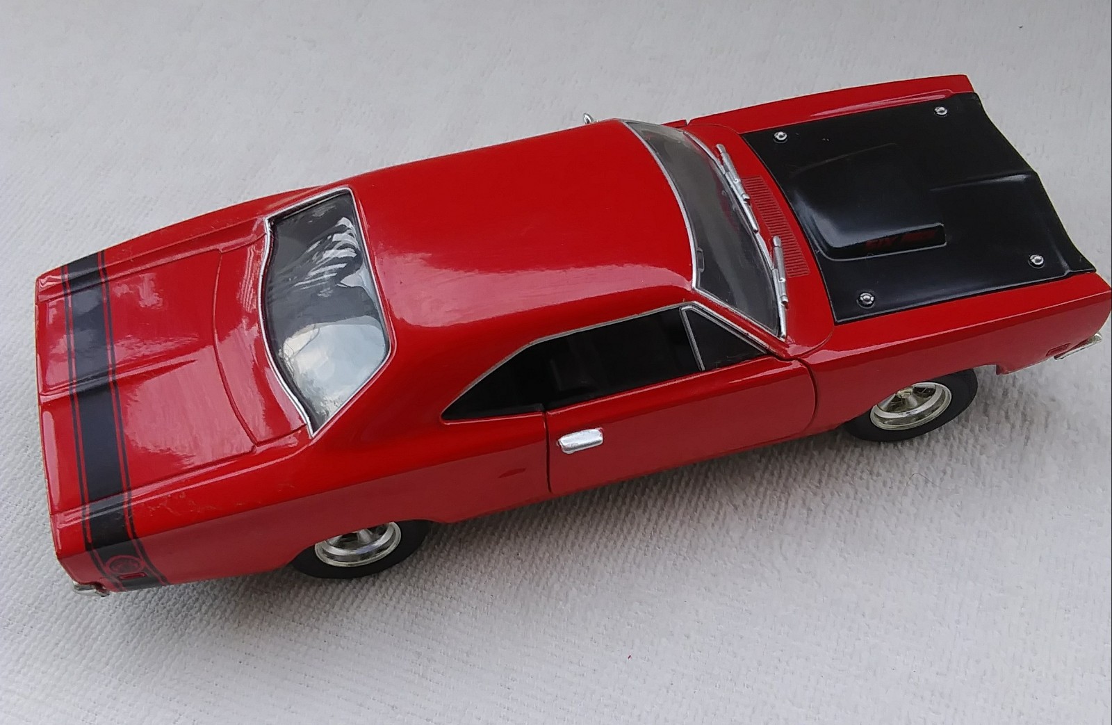 RED 1969 “AMERICAN GRAFFITI” DODGE CORONET SUPER BEE 1:24 SCALE DICAST CAR
